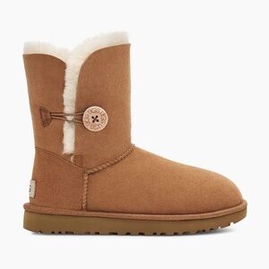 UGGS II Bailey Button Women’s size 7